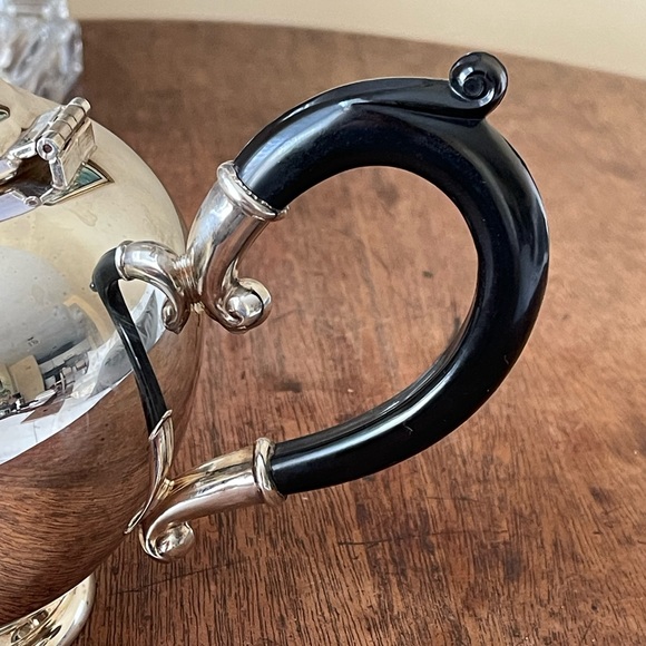 Vintage antique silver plated tea pot - Picture 2 of 6